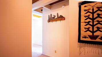 Condo, 2 Queen Beds, Kitchen, Mountain View (Atelier at Sun Valley) | Interior