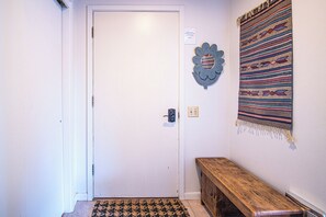 Condo, 2 giường cỡ queen, bếp, quang cảnh núi (Atelier at Sun Valley) | Nội thất