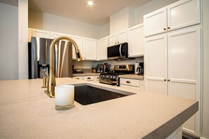 Leilighet, flere senger, terrasse, fjellutsikt (Snow Star Serenade) | Eget kjøkken | Spisebord