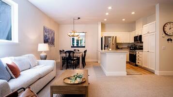 Condo, Multiple Beds, Patio, Mountain View (Snow Star Serenade) | Living area | 42-inch flat-screen TV with digital channels