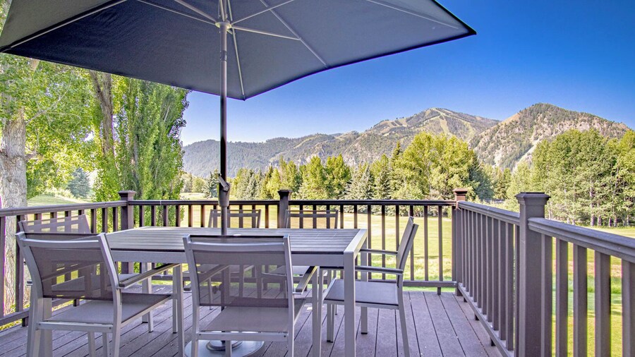 Bigwood B14 - Prime Location + Big Bald Mountain Views!