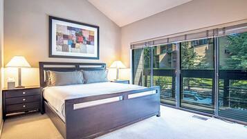 Lägenhet - flera sängar - uteplats - utsikt mot bergen (Bigwood B14) | 2 sovrum, individuell inredning, unika möbler och sängkläder