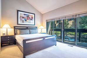 Lägenhet - flera sängar - uteplats - utsikt mot bergen (Bigwood B14) | 2 sovrum, individuell inredning, unika möbler och sängkläder