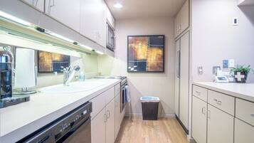 Condo, Multiple Beds, Patio, Mountain View (Bigwood B14) | Private kitchen | Dining tables