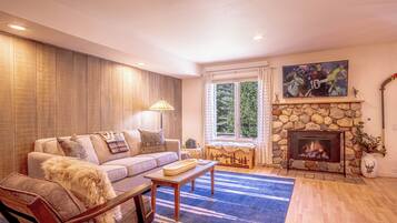 Condo, Multiple Beds, Fireplace, Mountain View (Sun Valley Condo 121) | Living area | 42-inch flat-screen TV with digital channels