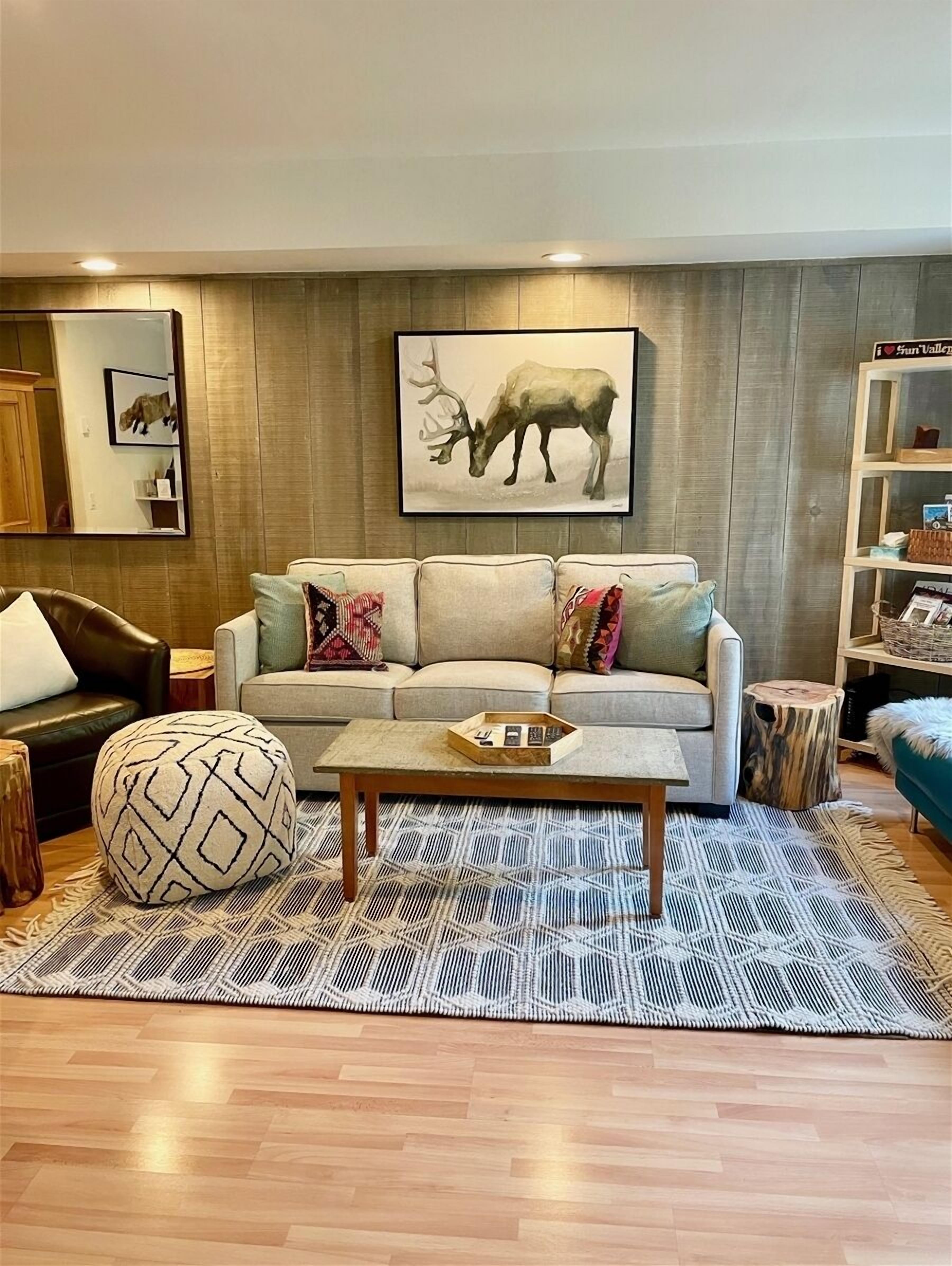 Appartamento, letti multipli, caminetto, vista montagna (Sun Valley Condo 121) | Area soggiorno | TV a schermo piatto 42 pollici con canali digitali