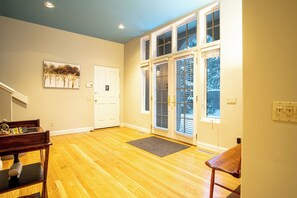 Maison, plusieurs lits, patio, vue montagne (Trail Creek Treasure) | Intérieur