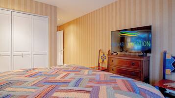 House, Multiple Beds, Patio, Mountain View (Trail Creek Treasure) | 3 bedrooms, individually decorated, individually furnished, bed sheets