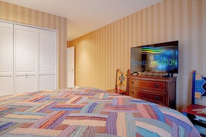 House, Multiple Beds, Patio, Mountain View (Trail Creek Treasure) | 3 bedrooms, individually decorated, individually furnished, bed sheets