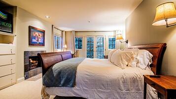 House, Multiple Beds, Patio, Mountain View (Trail Creek Treasure) | 3 bedrooms, individually decorated, individually furnished, bed sheets