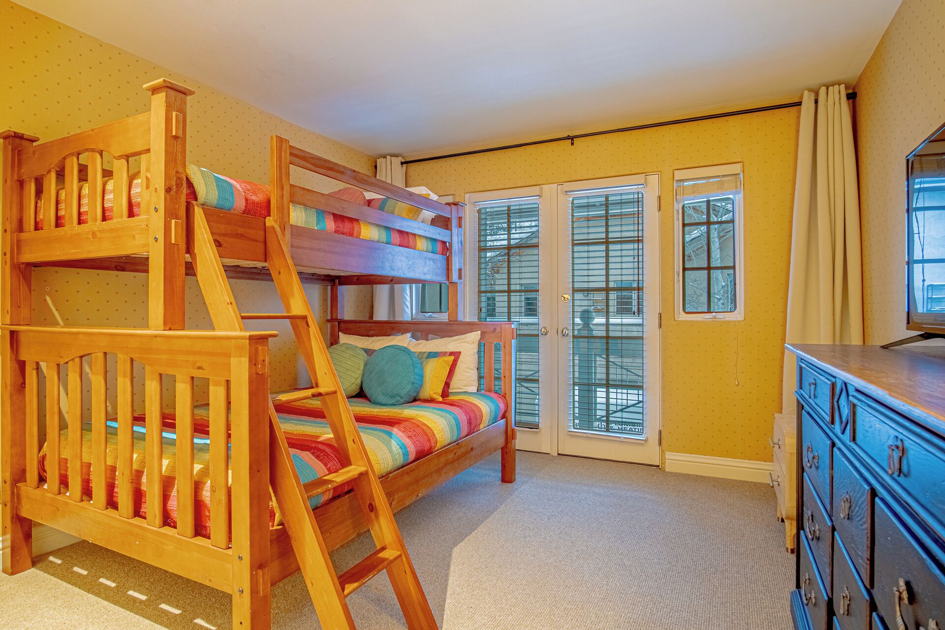 独立别墅, 多张床, 露台, 山景 (Trail Creek Treasure) | 3 多间卧室、特色装修、特色家居、床单