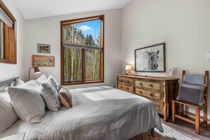 3 bedrooms, iron/ironing board, WiFi, bed sheets - 3BR Getaway Near Keystone Resort & Golf! (Keystone)