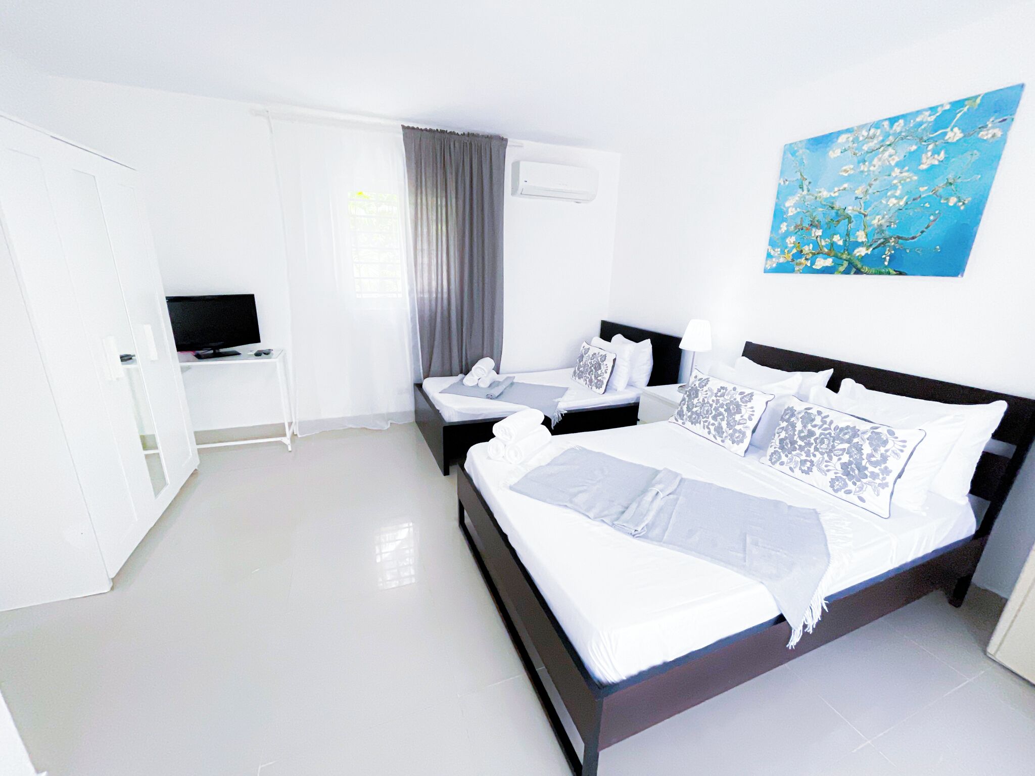 In-room safe, free WiFi, bed sheets