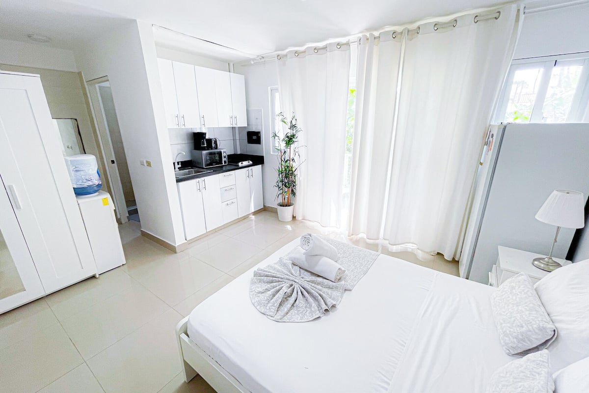 Estudio, junto a la alberca | Caja de seguridad en la habitación, wifi gratis y ropa de cama