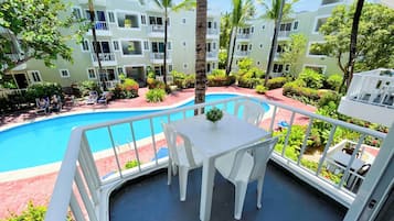 Deluxe Studio, Poolside | View from room