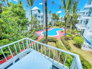 Estudio, vista a la alberca | Balcón