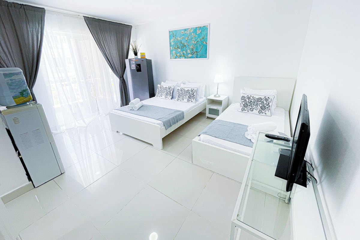 Deluxe studio, aan het zwembad | Een kluis op de kamer, gratis wifi, beddengoed