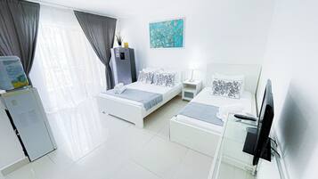 Estúdio luxo, ao lado da piscina | Cofres nos quartos, Wi-Fi de cortesia, roupa de cama