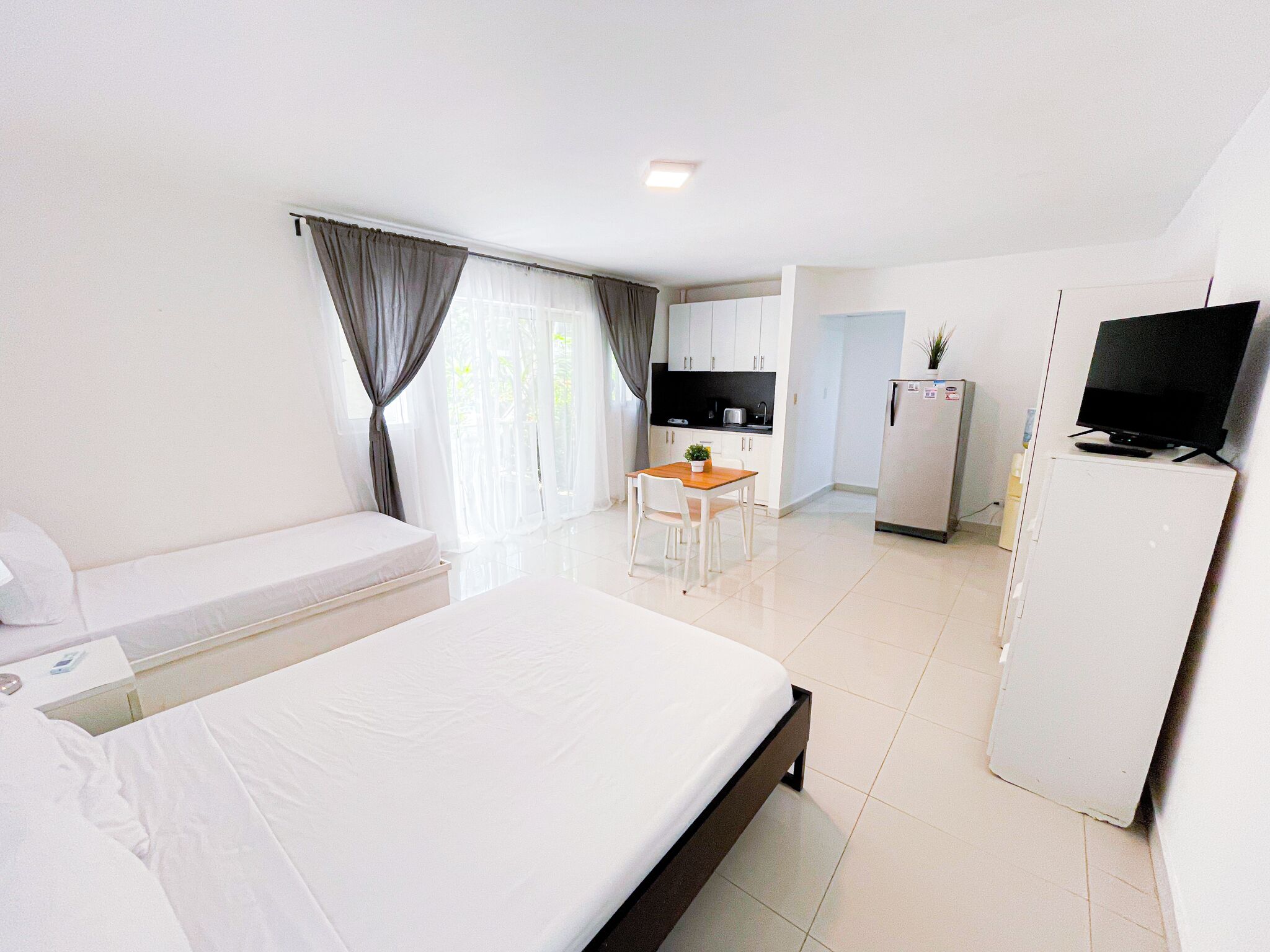 In-room safe, free WiFi, bed sheets