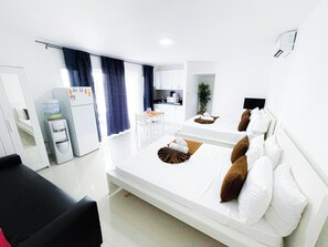 خزنة داخل الغرفة وواي فاي مجانًا وملاءات أسرّة