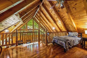 1 bedroom, desk, iron/ironing board, WiFi - Honey Bear Getaway - Hot Tub, Jacuzzi, Sleeps 6! (Sevierville)