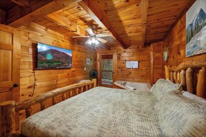 1 bedroom, desk, iron/ironing board, WiFi - Honey Bear Getaway - Hot Tub, Jacuzzi, Sleeps 6! (Sevierville)