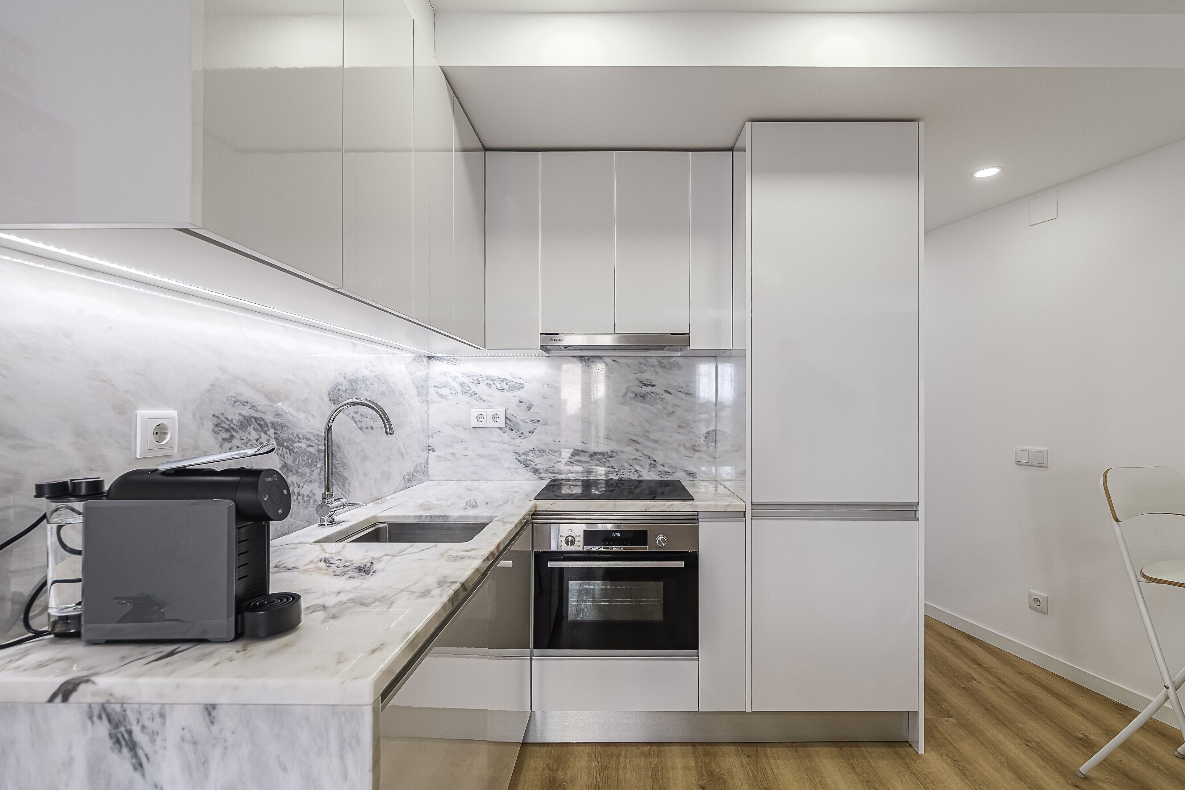 Fridge, oven, stovetop, dishwasher