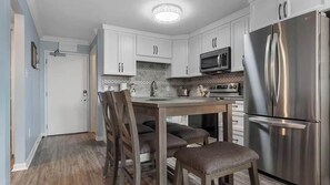Fridge, microwave, oven, stovetop - A Wave From it all. S (Gulf Shores)