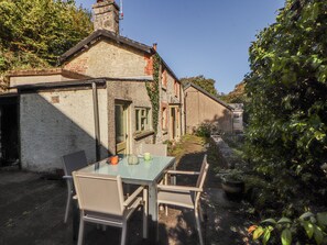 Outdoor dining - Rock Cottage (Milnthorpe)