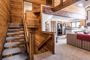 Interior - Spacious 3BD & Loft Villa - Convenient to Slopes (Mammoth Lakes)