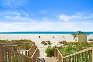 On the beach - Modern 3BR + Bunk Beachfront Getaway | Large Balcony, Pool & Resort Amenities! (Panama City Beach)