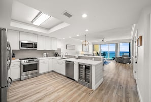 Coffee/tea maker, fridge, microwave, oven - Modern 3BR + Bunk Beachfront Getaway | Large Balcony, Pool & Resort Amenities! (Panama City Beach)