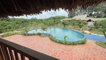 Hồ bơi ngoài trời