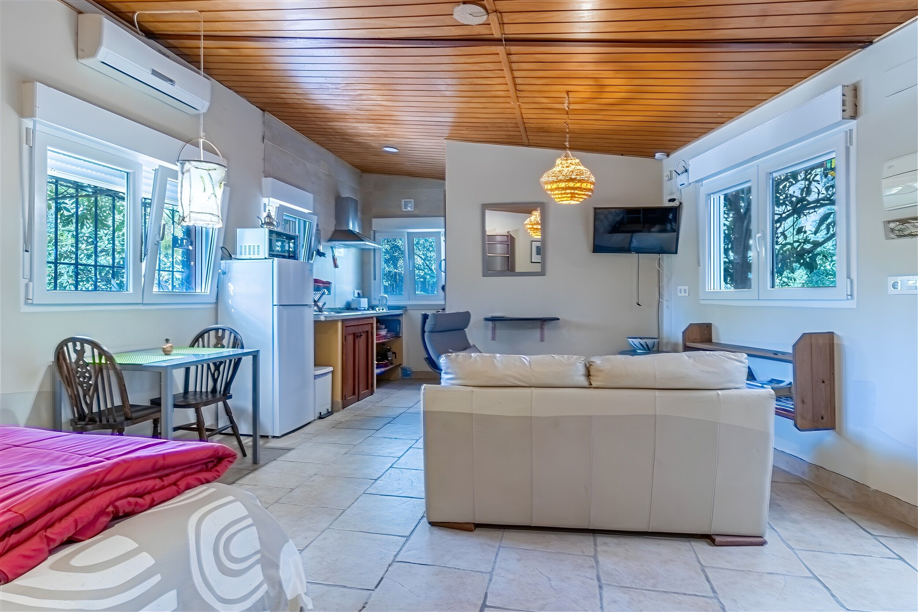 Una mesa de tenis de mesa