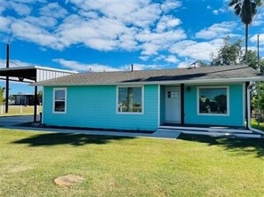 Exterior - Fully Remodeled 2 bdrm, 2 bath Home. Near Boat Launch, Bait Shops & Restaurants. (Port Mansfield)