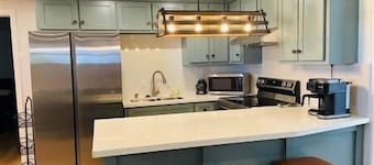 Fully Remodeled 2 bdrm, 2 bath Home. Near Boat Launch, Bait Shops & Restaurants.