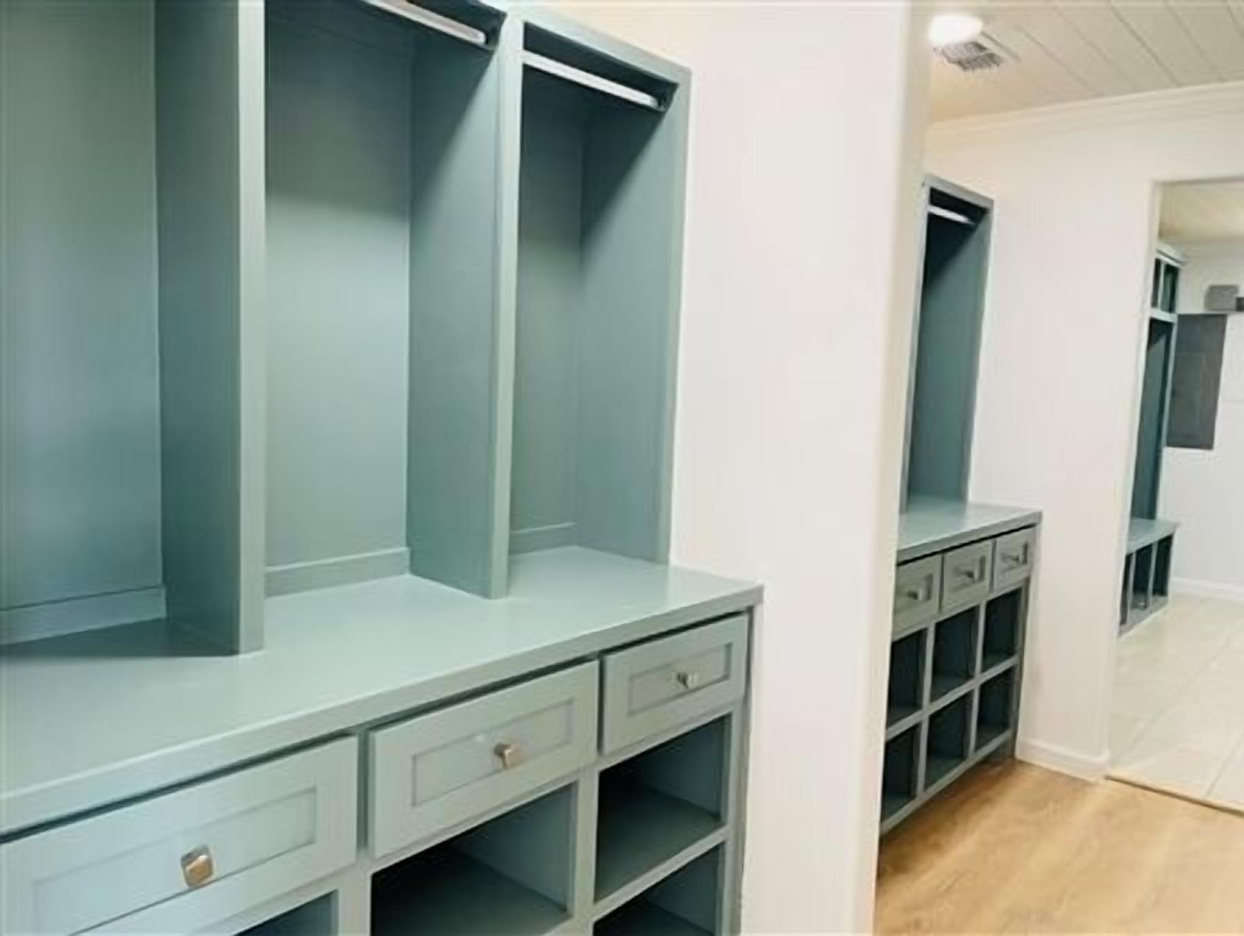 المنشأة من الداخل