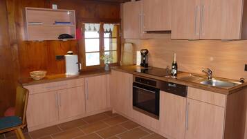 Kühlschrank, Ofen, Herdplatte, Geschirrspüler