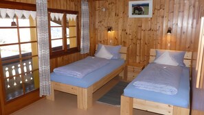 3 bedrooms, iron/ironing board, WiFi, bed sheets - Apartment 'Reesbauernhof - Fewo Abendrot' with Mountain View, Shared Terrace & Wi-Fi (Oberried)