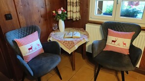 Interior - Apartment 'Reesbauernhof - Fewo Abendrot' with Mountain View, Shared Terrace & Wi-Fi (Oberried)