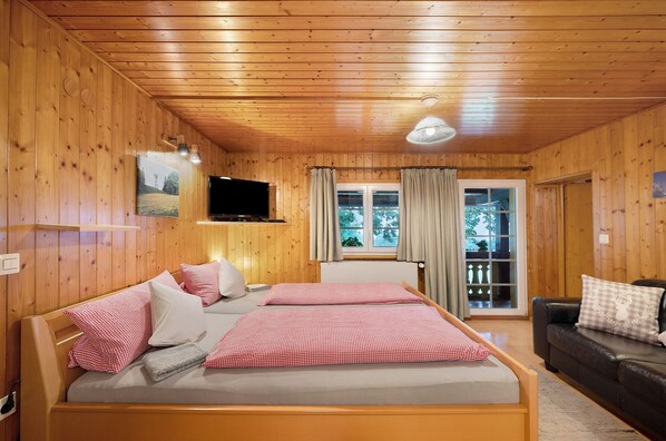 Unclassified image, 1 of 30, button - Apartment 'Reesbauernhof - Fewo Abendrot' with Mountain View, Shared Terrace & Wi-Fi (Oberried)