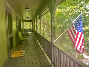 Terrace/patio - Hide Out at The Ridge *Hot Tub* (Powell County)