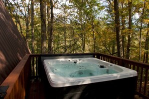 Bañera de hidromasaje al aire libre