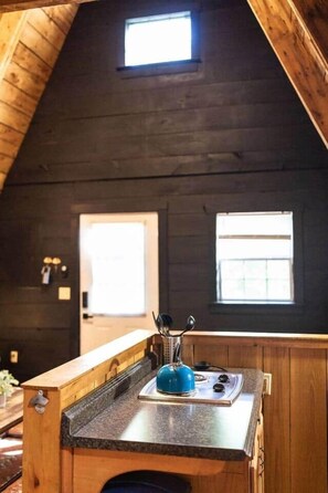 Kühlschrank, Mikrowelle, Herdplatte, Toaster