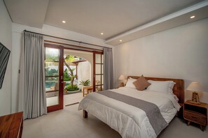 Iron/ironing board, WiFi, bed sheets - 3 bed room Villa Rice View Terrace in Bali (Sukawati)