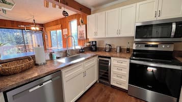 KĂŒhlschrank, Mikrowelle, Ofen, Herdplatte