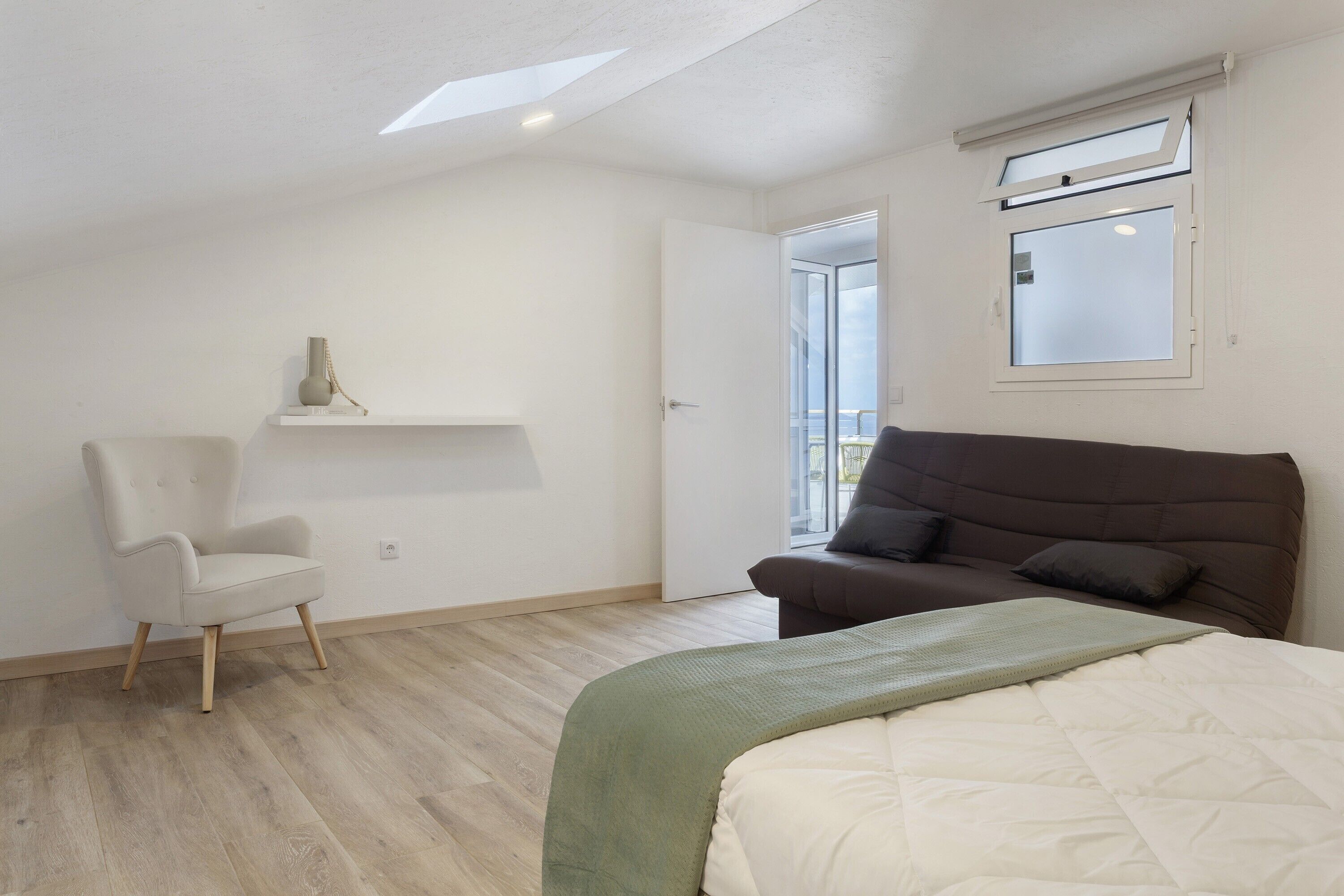 2 quartos, ferros/tábuas de passar roupa, Wi-Fi, roupa de cama