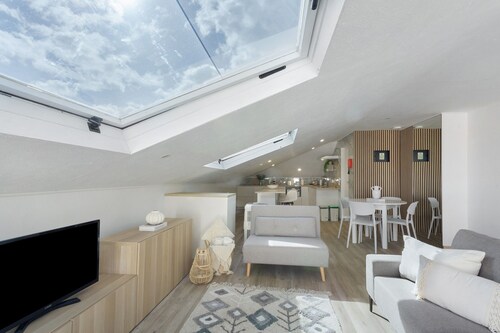 Villa « Sky and Sea Haven » avec vue sur mer, Wi-Fi et climatisation