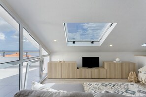 TV - Villa 'Sky and Sea Haven' with Sea View, Wi-Fi and Air Conditioning (Santa Cruz)