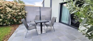 تناول الطعام بالخارج